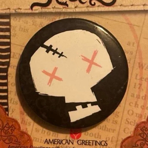 VINTAGE Y2K Pretty Freekin Scary Goth Emo Skull Button Pin Carlos Villagra - Picture 2 of 4